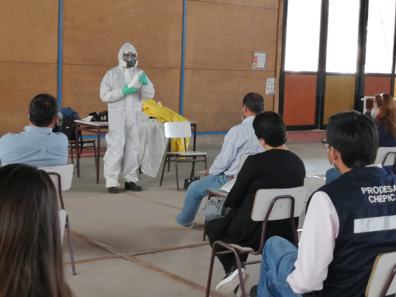 Lee más sobre el artículo Pequeños agricultores recibieron Equipos de Protección Personal en  taller para aprender a usarlos correctamente