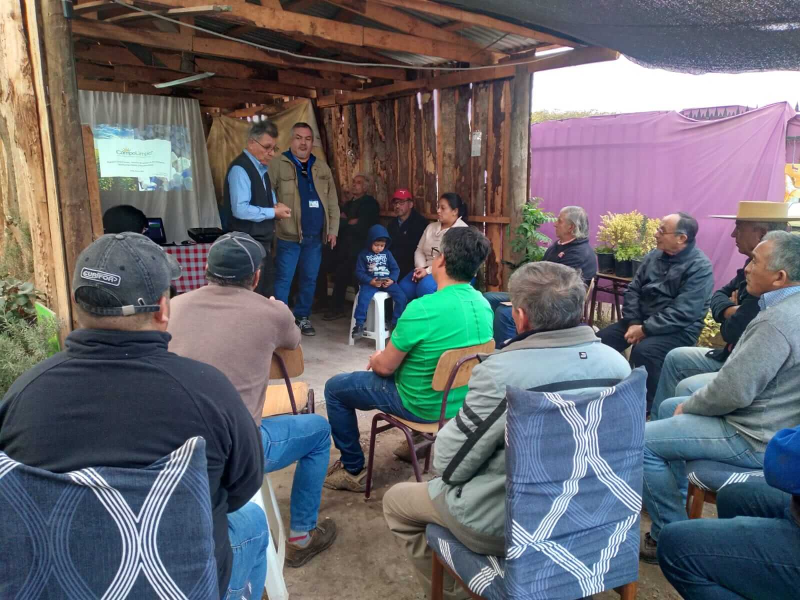 Lee más sobre el artículo Programa CampoLimpio capacita a pequeños agricultores en la comuna de Buin