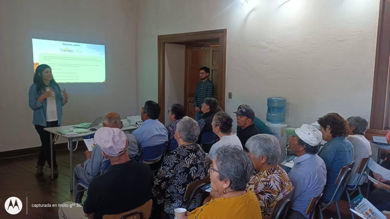 Lee más sobre el artículo Agricultores de O’Higgins se capacitan en manejo de envases con Triple Lavado