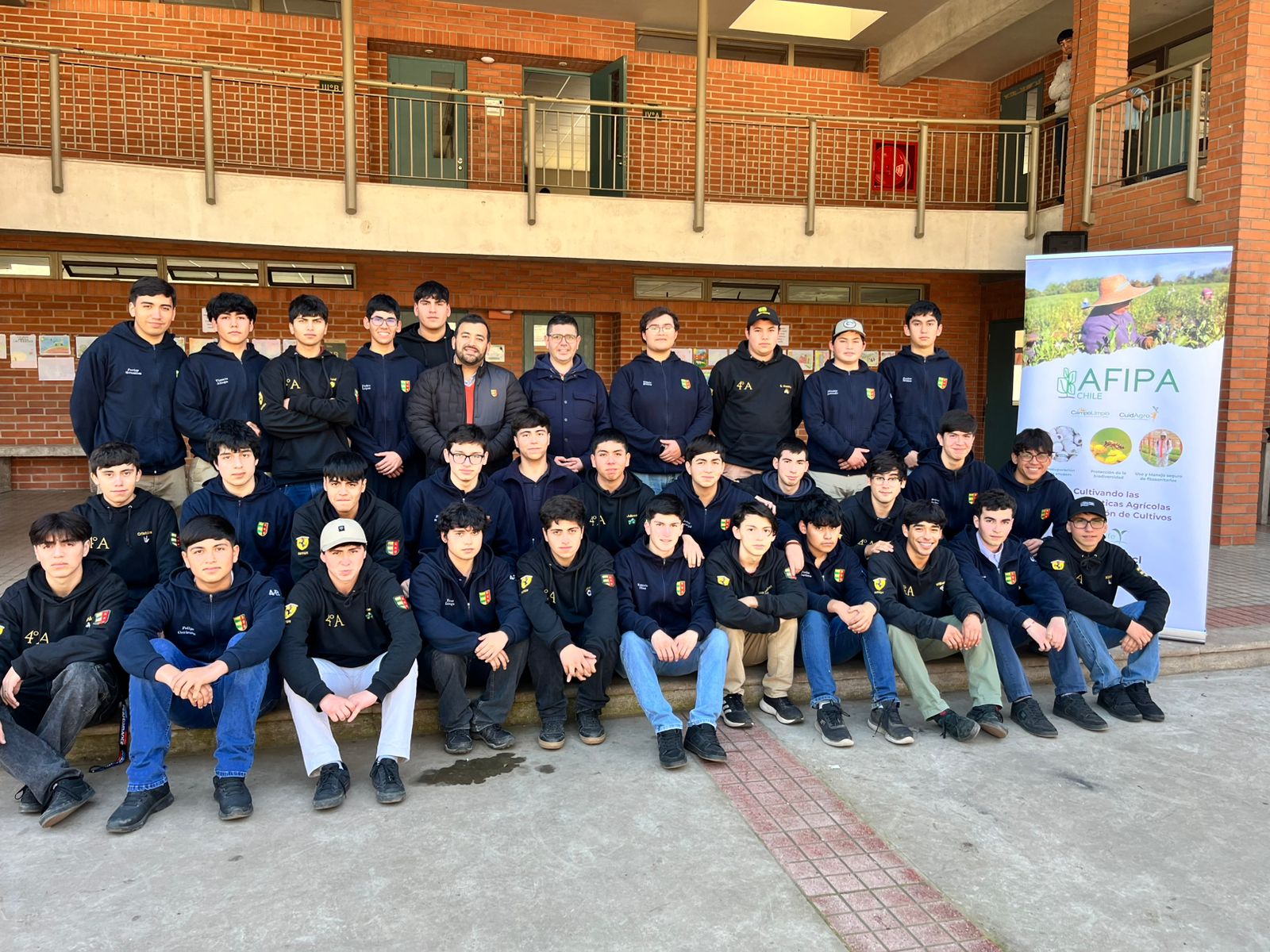 Lee más sobre el artículo Estudiantes de O’Higgins se capacitan en Buenas Prácticas Agrícolas para el uso de fitosanitarios